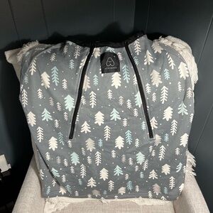 Carseat cover with netting open for opening